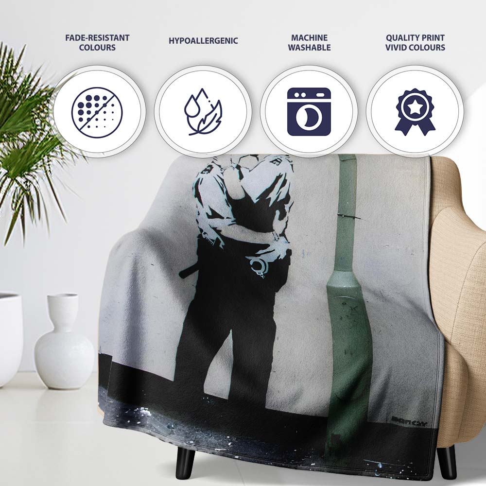 Kissing Police Officers Monochrome Urban Stencil, All Season Comfort, Decorative Wall Art Style - Super Soft Fleece Blanket Bed Sofa Throw