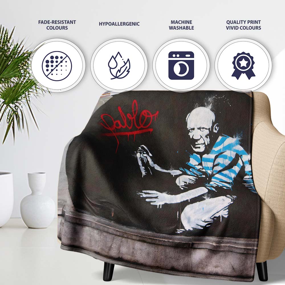 Elderly Graffiti Artist with Spray Can Urban Portrait, Decorative Comfortable Housewarming Gift - Super Soft Fleece Blanket Bed Sofa Throw