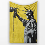 Statue of Liberty Holding Megaphone Graffiti, Comfortable Everyday Use, Stylish Room Decoration - Super Soft Fleece Blanket Bed Sofa Throw