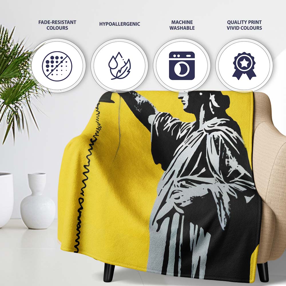 Statue of Liberty Holding Megaphone Graffiti, Comfortable Everyday Use, Stylish Room Decoration - Super Soft Fleece Blanket Bed Sofa Throw