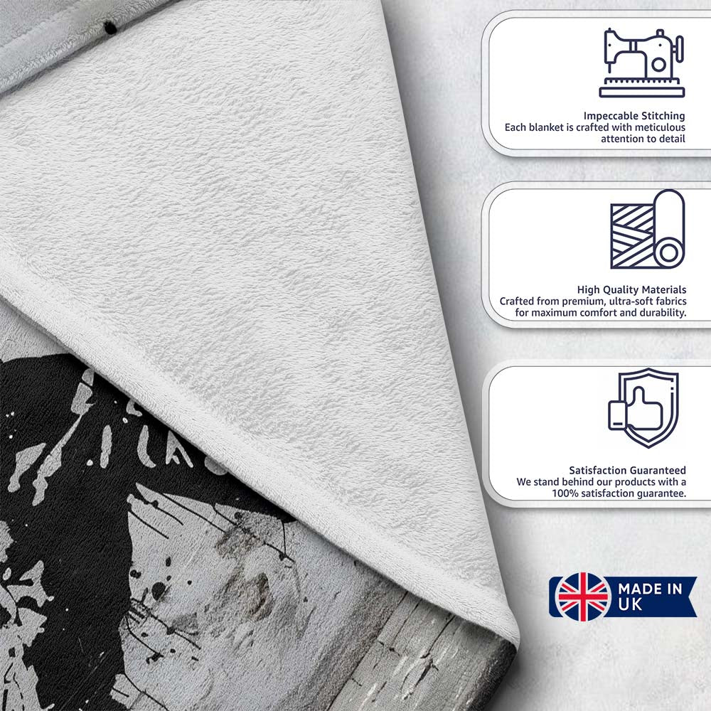 Monochrome Urban Figure with Paint Splash, Bedroom Living Room Accent, Comfortable Everyday Use - Super Soft Fleece Blanket Bed Sofa Throw